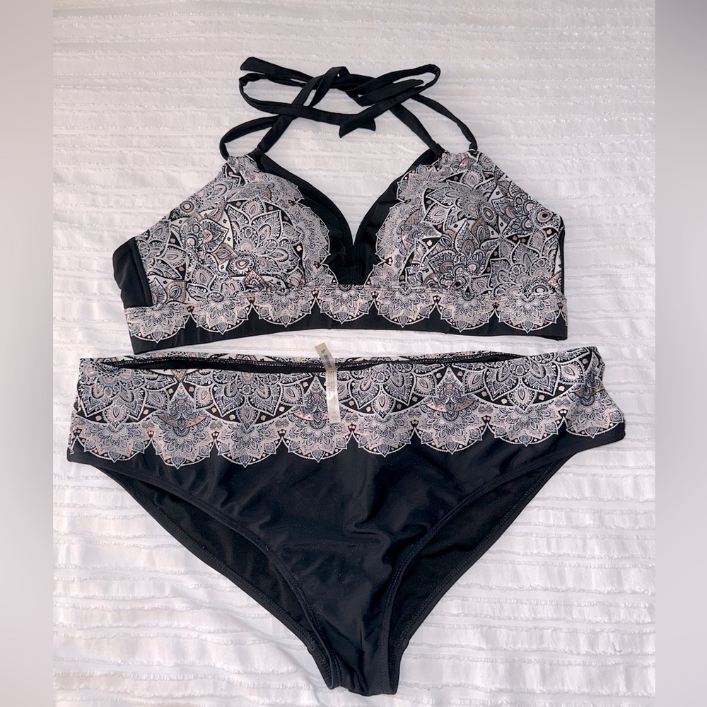 Plus size women’s bikini